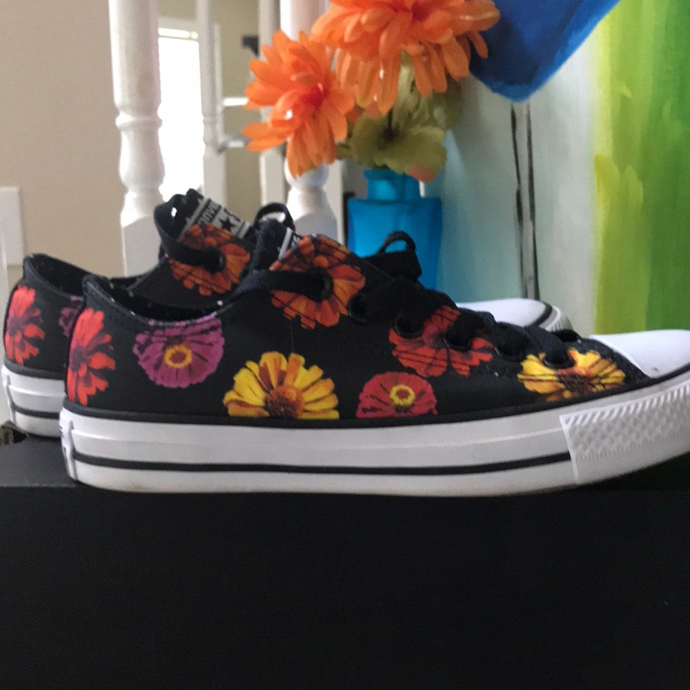 Converse Floral Print